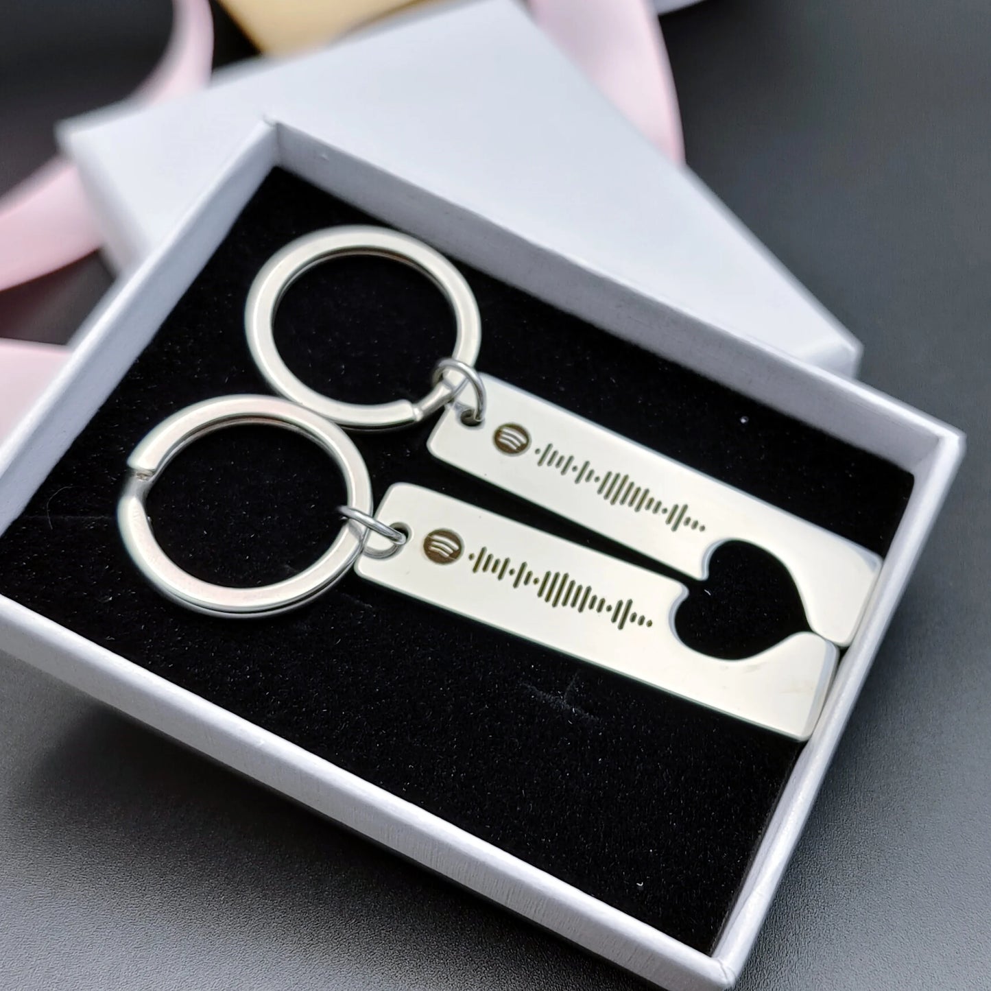 Stainless Personalized Heart Keychain Set Engraved Date and Name Custom Spotify Music Code KeyChain Car Love Keyring Gift Couple